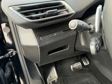 Peugeot 5008 Gen-Ii-2016