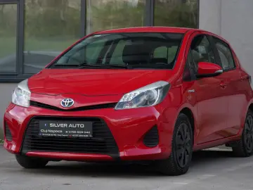 Toyota Yaris 1.5 VVT-i HSD Sol