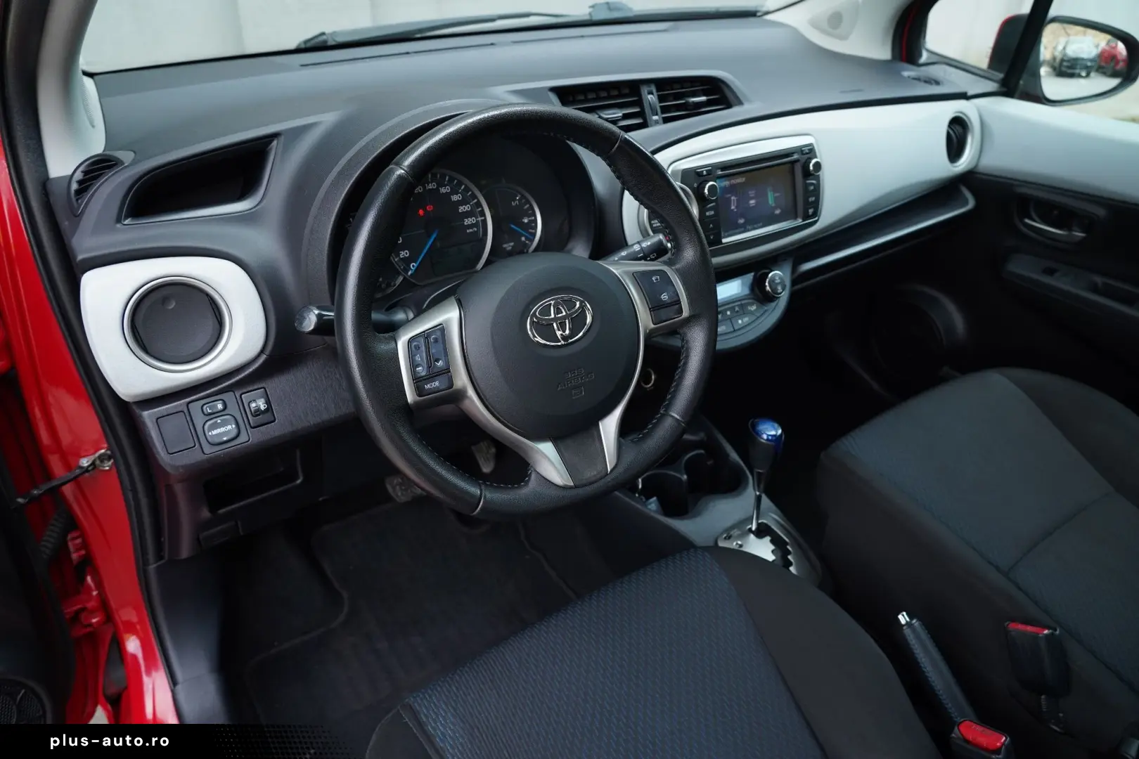 Toyota Yaris 1.5 VVT-i HSD Sol