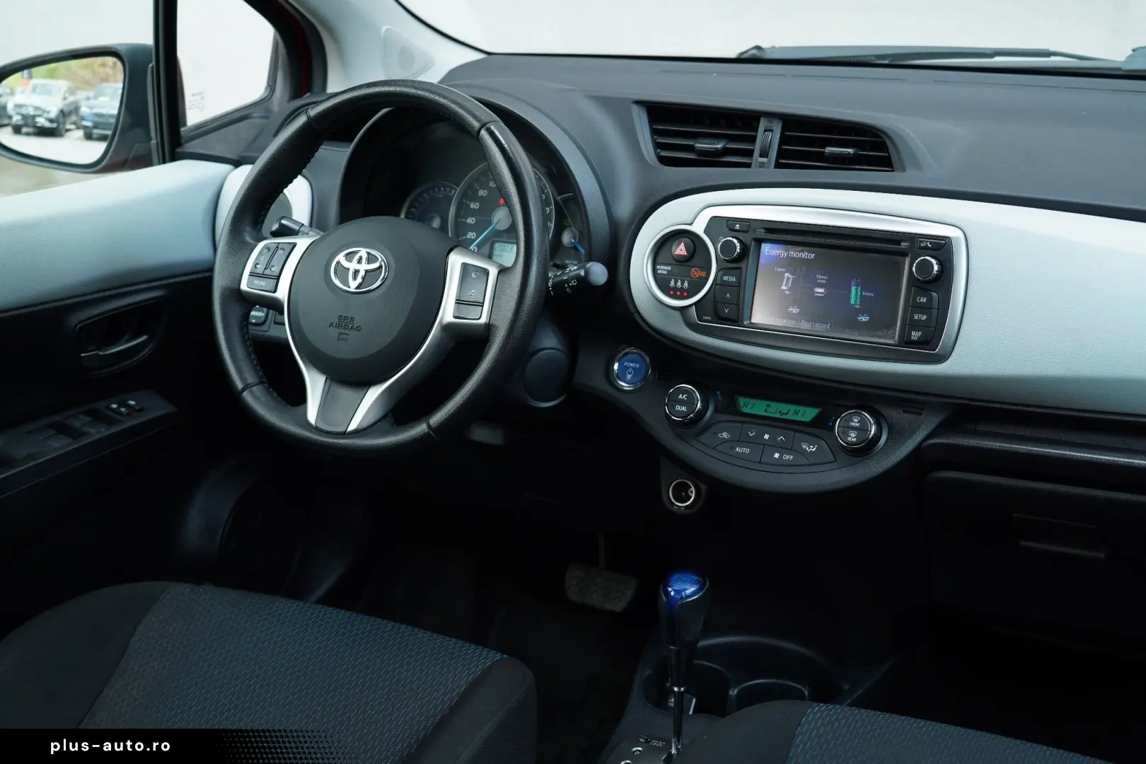 Toyota Yaris 1.5 VVT-i HSD Sol