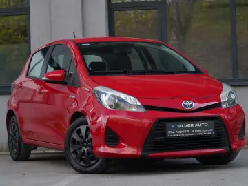 Toyota Yaris 1.5 VVT-i HSD Sol