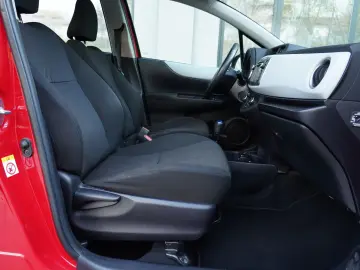 Toyota Yaris 1.5 VVT-i HSD Sol