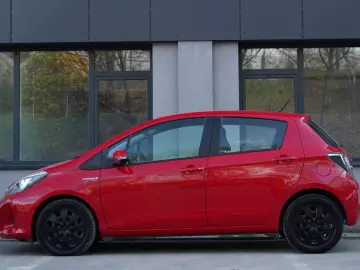 Toyota Yaris 1.5 VVT-i HSD Sol