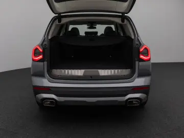 BMW X3 xD30e Panorama Kamera DAB HiFi Lenkrhz Sport