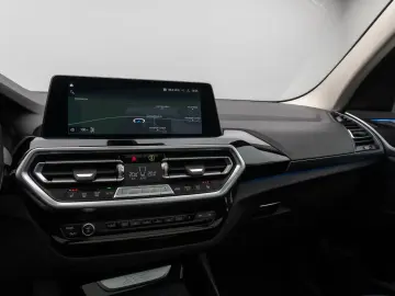 BMW X3 xD30e Panorama Kamera DAB HiFi Lenkrhz Sport