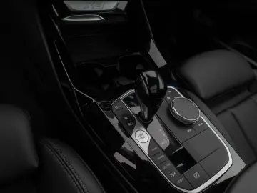 BMW X3 xD30e Panorama Kamera DAB HiFi Lenkrhz Sport