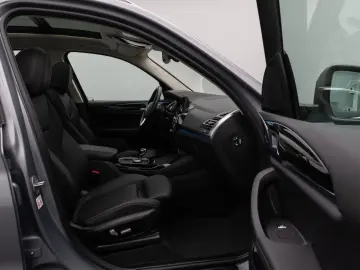 BMW X3 xD30e Panorama Kamera DAB HiFi Lenkrhz Sport