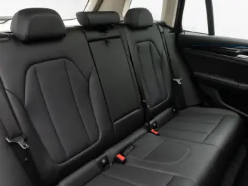 BMW X3 xD30e Panorama Kamera DAB HiFi Lenkrhz Sport