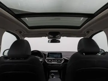 BMW X3 xD30e Panorama Kamera DAB HiFi Lenkrhz Sport