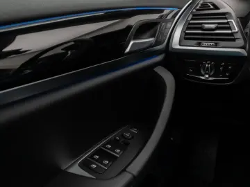 BMW X3 xD30e Panorama Kamera DAB HiFi Lenkrhz Sport