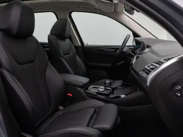 BMW X3 xD30e Panorama Kamera DAB HiFi Lenkrhz Sport