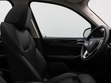 BMW X3 xD30e Panorama Kamera DAB HiFi Lenkrhz Sport