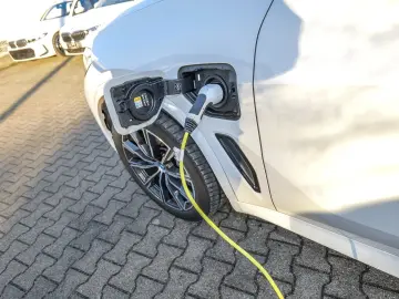 BMW X5 xDrive45e M Sport HuD Hifi Laser Luftfederung