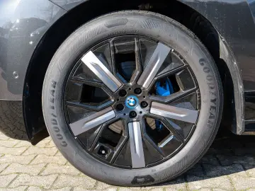 BMW iX xDrive40 Sportpaket HuD Laser Skylounge AHK H