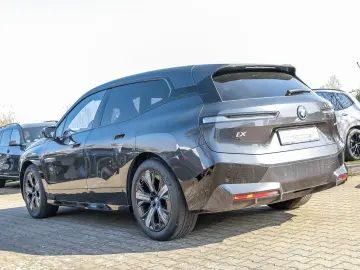 BMW iX xDrive40 Sportpaket HuD Laser Skylounge AHK H