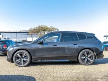BMW iX xDrive40 Sportpaket HuD Laser Skylounge AHK H