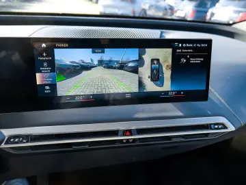 BMW iX xDrive40 Sportpaket HuD Laser Skylounge AHK H