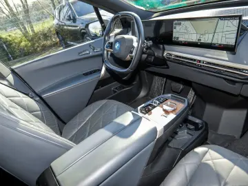 BMW iX xDrive40 Sportpaket HuD Laser Skylounge AHK H