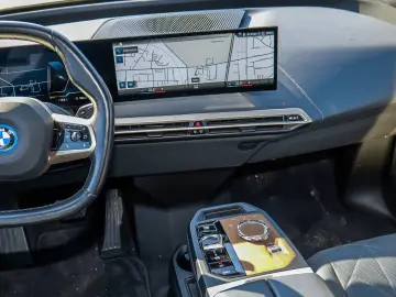 BMW iX xDrive40 Sportpaket HuD Laser Skylounge AHK H