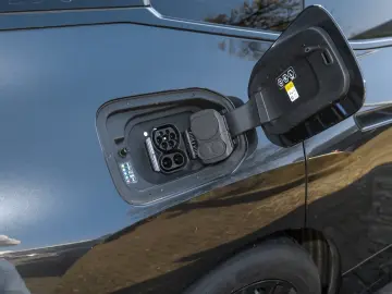 BMW iX xDrive40 Sportpaket HuD Laser Skylounge AHK H