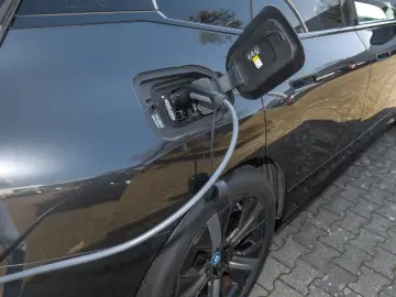 BMW iX xDrive40 Sportpaket HuD Laser Skylounge AHK H