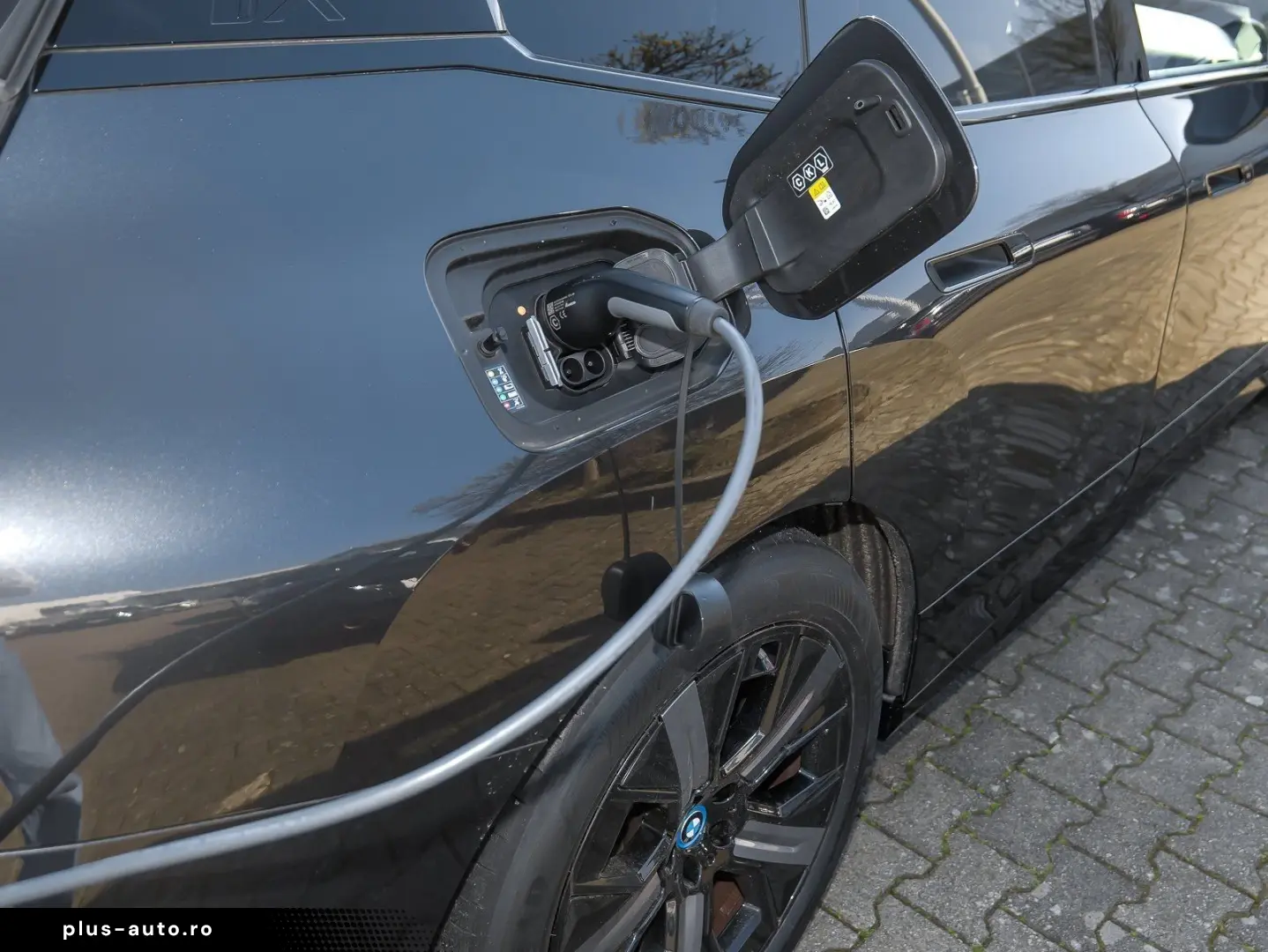 BMW iX xDrive40 Sportpaket HuD Laser Skylounge AHK H