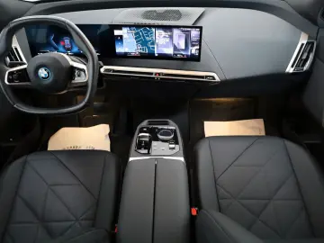 BMW iX50 xDrive Sport Leder Navi Panorama Sky Lounge