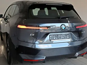 BMW iX50 xDrive Sport Leder Navi Panorama Sky Lounge