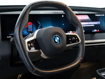 BMW iX50 xDrive Sport Leder Navi Panorama Sky Lounge