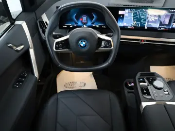 BMW iX50 xDrive Sport Leder Navi Panorama Sky Lounge