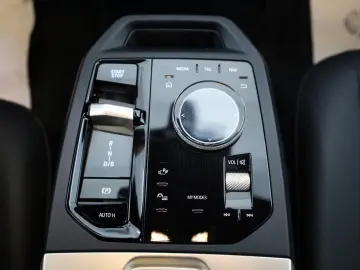 BMW iX50 xDrive Sport Leder Navi Panorama Sky Lounge