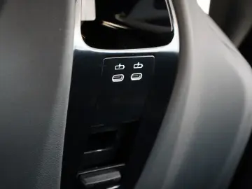 BMW iX50 xDrive Sport Leder Navi Panorama Sky Lounge