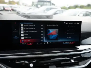 BMW X5 M60i PANO NAVI AKTIVLENKUNG H K SHZ MEMORY