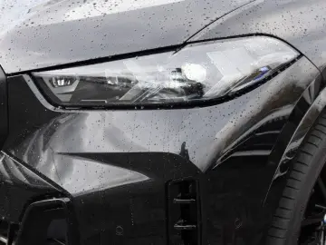 BMW X5 M60i PANO NAVI AKTIVLENKUNG H K SHZ MEMORY