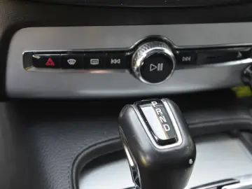 Volvo XC90 Momentum Plus 2.0 D5 AWD GEARTRONIC