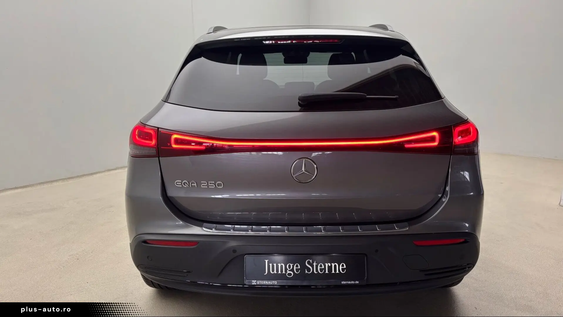 MERCEDES-BENZ EQA 250 Electric Art Advanced Pano Night