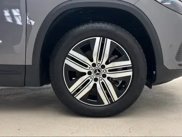 MERCEDES-BENZ EQA 250 Electric Art Advanced Pano Night