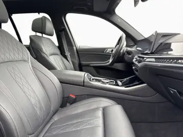 BMW X5 xDr30d M SPORT PRO 2-Achs StHz SkyL AHK KomSi