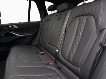 BMW X5 xDr30d M SPORT PRO 2-Achs StHz SkyL AHK KomSi