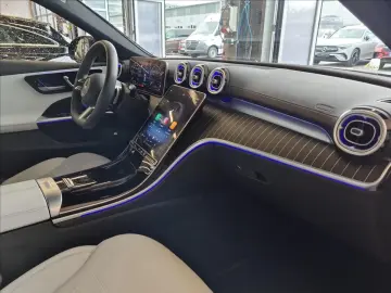 MERCEDES-BENZ Třídy C C 220d 4MATIC AMG Style Edition