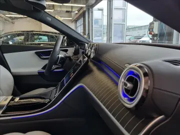 MERCEDES-BENZ Třídy C C 220d 4MATIC AMG Style Edition