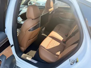 AUDI A8 50 TDI quattro S LINE MATRIX LED STAND HEADUP