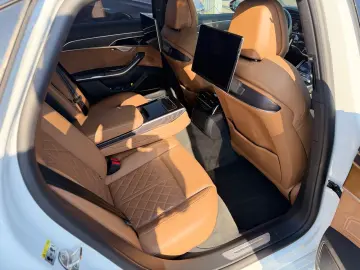 AUDI A8 50 TDI quattro S LINE MATRIX LED STAND HEADUP