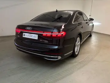 AUDI A8 60 TFSI e quattro  43 g km CO2