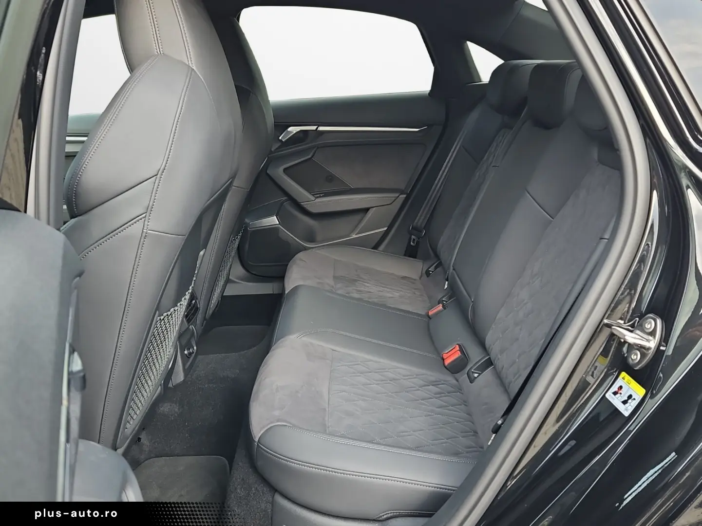 AUDI RS 3 Limousine S tronic quattro ASI LED 19-Zoll