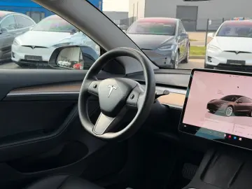 TESLA MODEL 3 LONG RANGE DUAL MOTOR   AMD RYZEN