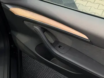 TESLA MODEL 3 LONG RANGE DUAL MOTOR   AMD RYZEN