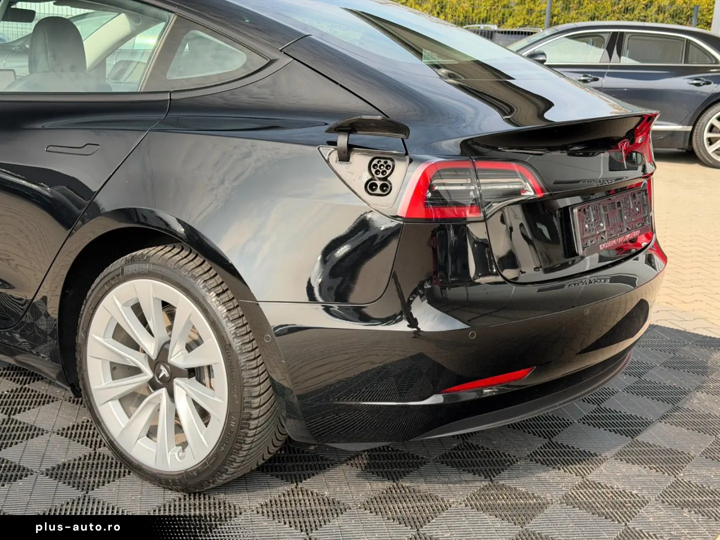 TESLA MODEL 3 LONG RANGE DUAL MOTOR   AMD RYZEN