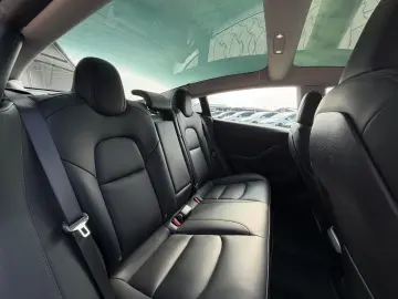 TESLA MODEL 3 LONG RANGE DUAL MOTOR   AMD RYZEN