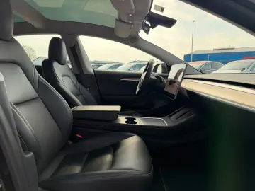 TESLA MODEL 3 LONG RANGE DUAL MOTOR   AMD RYZEN